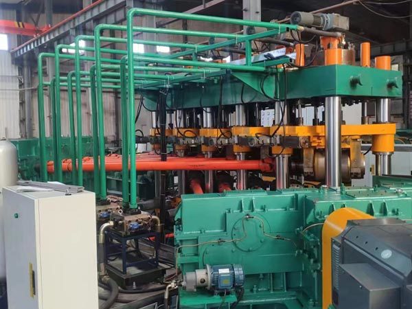 Fully automatic straightening machine